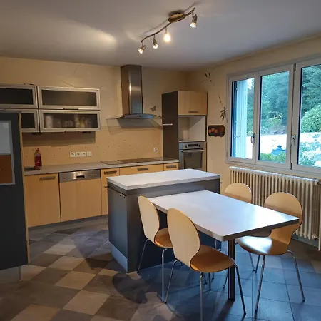 Grand Appartement 80 M2 Centre Ville Avec Balcon * Parthenay