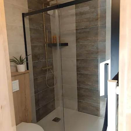 Grand Appartement 80 M2 Centre Ville Avec Balcon Apartman